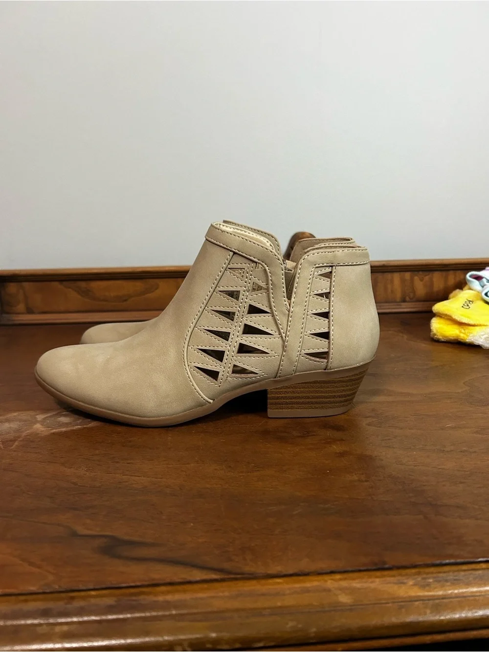 Soda CHANCE Womens Perforated Cut Out Stacked Block Heel Ankle Booties, Size 7